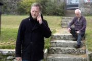 ARD Degeto MORD AUF SHETLAND - DIE SCHATTEN DER VERGANGENHEIT, "Shetland - Series 3 (Episodes 5 - 6)", am Montag um 21:45 Uhr im ERSTEN. Perez (Douglas Henshall) weiß, dass Duncan (Mark Bonnar, re.) ihm etwas verschweigt.