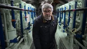 Jan Witt geht durch das U-995-Museum in Kiel, Deutschland. (National Geographic f&uuml;r Disney)