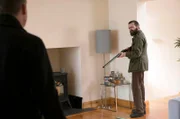 ARD Degeto MORD AUF SHETLAND - DIE SCHATTEN DER VERGANGENHEIT, "Shetland - Series 3 (Episodes 5 - 6)". Der freigelassene Ex-Häftling Thomas Malone (Stephen Walters) ist unberechenbar.