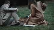 Ein Mann und eine Frau bei einem Picknick