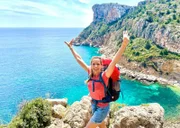 Moderatorin Tamina Kallert entdeckt die schöne Landschaft der Costa Blanca.