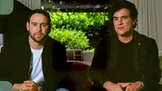 Wegen eines Streits mit den Chefs ihres ehemaligen Plattenlabels Scooter Braun (l.) und Scott Borchetta (r.) spielt Taylor Swift ihre alten Alben noch einmal ein.