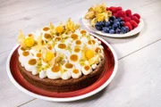 „Schokolade-Karamell-Tarte“ von Eveline Wild.