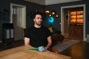 Baris (Metehan Demiröz) hofft auf Versöhnung mit Cecilia als er all seine Gefühle für sie in eine Video-Liebesnachricht bannt.
