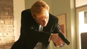 Ein Juwelier und Drogenbaron ist erschossen worden. Horatio (David Caruso) trifft am Tatort ein und kann einen mutmasslichen Täter stellen...