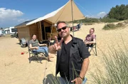 Friso Richter (Mitte) trifft auf Amrum Johanna Hohl und Kevin Schmidt.