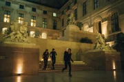 Von links: Alexia (Claire Romain), Tamara (Camille Lou) und Sylia (Constance Labbé) - sie haben es geschafft, die Sicherheitskräfte im Louvre auszutricksen.