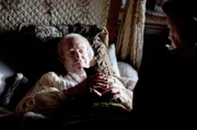 Kardinal Wolsey (Jonathan Pryce) ist nach York in sein Erzbistum geflohen, da der König seine Residenz im Süden besetzen ließ.