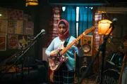 Amina (Anjana Vasan) fasst all ihren Mut, um der Band "Lady Parts" vorzuspielen – doch kann sie sie überzeugen?