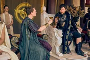 v.li.: Domitian (Jojo Macari), Titus (Tom Hughes)