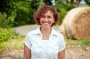 Sechs Landfrauen, ein Oldtimerbus und ein Kochwettbewerb mit jeweils einem Drei-Gänge-Menü. Weitere Informationen unter http://www.swr.de/lecker-aufs-land. Elke Haas