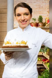 Eveline Wild kocht eine „Schokolade-Karamell-Tarte“.