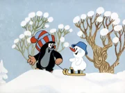 Der Maulwurf findet in dem von ihm gebauten Schneemann einen lustigen Spielkameraden für den Winter.
