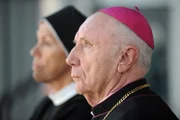 Die Oberin kann Schwester Theodora nicht leiden (v.li.: Gaby Dohm, Horst Sachtleben).