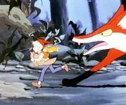 Nils muss sich, Krümel und die zwei Eichhörnchenkinder vor dem Fuchs Smirre in Sicherheit bringen.