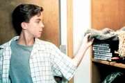 Malcolm (Frankie Muniz) findet heraus, daß er ständig per Video überwacht wird.