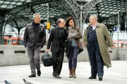 WDR Fernsehen TATORT: IHR KINDERLEIN KOMMET, Autor: Jürgen Werner, Regie: Thomas Jauch, am Dienstag um 21:45 Uhr. Willkommen in Köln: Die Kommissare Max Ballauf (Klaus J. Behrendt, l) und Freddy Schenk (Dietmar Bär, r) holen ihre Kollegen Eva Saalfeld (Simone Thomalla) und Andreas Keppler (Martin Wuttke) am Kölner Hauptbahnhof ab.