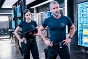 Lina Esco (Christina Alonso), Jay Harrington (David Kay).