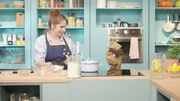 Maya und Moppi diskutieren über grünes Essen.