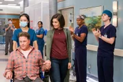 (v.li.): Lochlyn Munro (Martin Cross), Carly Pope (Lily Cross), Hill Harper (Dr. Marcus Andrews), Freddie Highmore (Dr. Shaun Murphy).