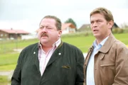 Die beiden Rosenheim-Cops Korbinian Hofer (Joseph Hannesschläger, l.) und Christian Lind (Tom Mikulla) ermitteln im Zirkusmillieu.