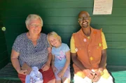 Klön mit klein Hannah und ihrer Oma.
