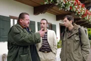 Sollte der vorbestrafte Michael Lachner (Thomas Lass, r.) ein Mörder sein? Korbinian Hofer (Joseph Hannesschläger, l.) hat allen Grund das zu glauben, auch wenn Bewährungshelfer Karsten Müller (Armin Köstler) für seinen Schützling eintritt.