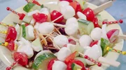 Salat eimal anders: Spießchen mit Mozzarella, Gurke und Tomate.