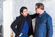Der Druck auf Christoph (Lars Korten, r.) wächst weiter und führt zu Diskussionen mit Maximilian (Francisco Medina).