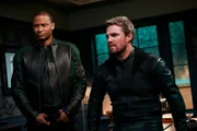John Diggle (David Ramsey, l.) und Oliver Queen (Stephen Amell, r.)