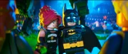 Batgirl (l.); Batman (r.)
