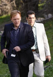 Lt. Horatio Caine (David Caruso, l.); Ryan Wolfe (Jonathan Togo, r.)