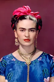 Frida Kahlos Selbstporträts haben die Kunstgeschichte geprägt. Die markanten Gesichtszüge der Malerin sind heute allgegenwärtig.
