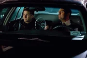 Jake Peralta (Andy Samberg, l.); Charles Boyle (Joe Lo Truglio, r.)