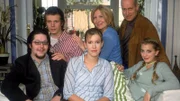 (v.li.:) Niko (Sebastian Kroehnert), Basti (Frederik Hunschede), Alex (Wolke Hegenbarth), Anke (Maren Kroymann), Hendrik (Gottfried Vollmer) und Claudia (Nora Binder)