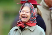 SRF DOK: Britisches Königshaus – Krönung einer Herrscherin Beschwingte Momente