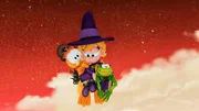Auf der Suche nach den magischen Gegenständen fliegt Garfield auf Hexe Abigails Besen mit. Auf der Suche nach den magischen Gegenständen fliegt Garfield auf Hexe Abigails Besen mit.