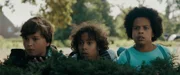 Sammy (Arthur Hermans), Felix (Junes Callaert) und Noor (Maja Azila) wollen mehr über EternoFarma erfahren.