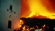 In der Geschichte der Menschheit tauchen immer wieder gigantische Vulkanausbrüche, wie 1983 der Ätna in Italien, und die tragische Geschichte derer auf, die sich nicht rechtzeitig vor Lava, Asche und giftigen Gasen retten können.
