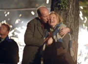 Anke (Maren Kroymann) und Hendrik (Gottfried Vollmer) erinnert das Feuerwerk am Rhein an alte Zeiten.