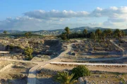 Megiddo war die ägyptische Hochburg in Kanaan. Sie liegt in der fruchtbaren Jesreelebene. Während der Zeit des Zusammenbruchs der Bronzezeit wurde der Trockenfeldbau ausgeweitet – ein Hinweis auf einen Nahrungsmangel in Ägypten.