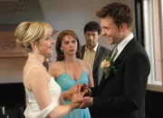 Elsa (Corinna A. Horn, l.) und Ben (Hubertus Grimm, r.) geben sich vor den Augen der Trauzeugen Nina (Gisa Zach) und Max (Jost Pieper) das Jawort. Doch Max lässt sich von seinen Gefühlen leiten und es kommt zur Katastrophe.