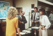 (v.l.n.r.) Francine (Martha Smith), Billy (Mel Stewart), Lee (Bruce Boxleitner) und Amanda (Kate Jackson) haben einen herben Verdacht: Der erfolglose Dramatiker Martinet soll vom KGB gekauft worden sein ...