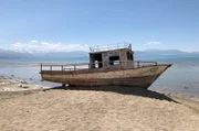 Wasserrückgang am Vansee: Immer weiter weicht das Wasser zurück, an manchen Ufern bereits um mehrere Hundert Meter.