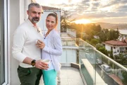 Doris Hofer und Kerem Akin beim Morgenkaffee in Istanbul