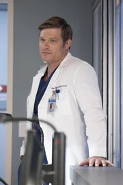 Dr. Atticus Lincoln (Chris Carmack)