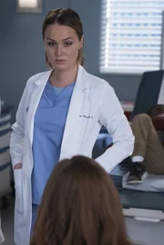 Ein kleiner Patient hat ein Kinderspielzeug verschluckt. Seine Mutter ist eine alte Bekannte im Grey Sloan und lässt Jo an ihrer Verlobung mit Alex zweifeln.