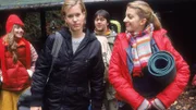 Alex (Wolke Hegenbarth, 2.v.li.) ist sauer: Aus ihrer ruhigen Landpartie wird nichts, denn Corinna (Maria Vogt), Claudia (Nora Binder, re.) und Niko (Sebastian Kroehnert) schließen sich begeistert an.