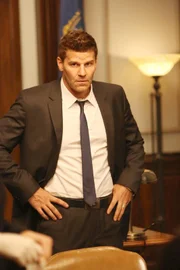 Booth (David Boreanaz) investiert seine ganze Zeit und Kraft, um den Mörder von Sweets zu finden.