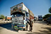 Lkw-Fahrer Babu Singh am National Highway 62